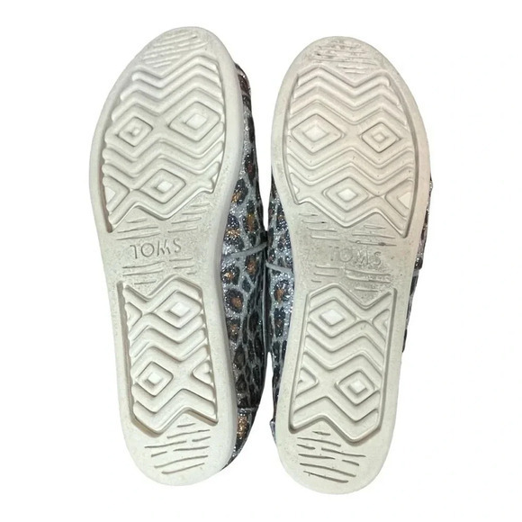 TOMS SILVER GLITTER CHEETAH PRINT SLIP-ON FLAT SHOES WOMEN'S SIZE 6 - Picture 8 of 10
